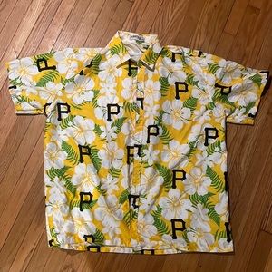 Pittsburgh Pirates shirt. Size XL. New.